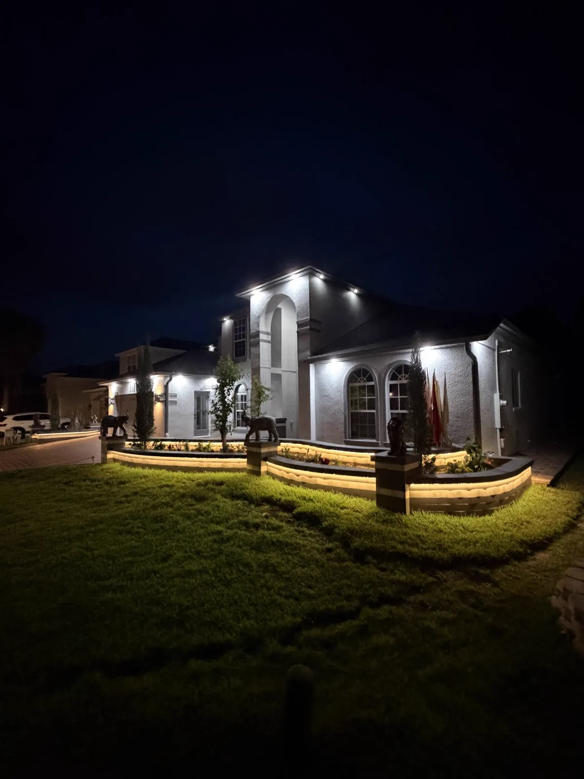 Retaining wall garden beds with landscape lighting